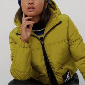 NWT H&M x Kangol Cropped Puffer Jacket Green 
Women’s Xs RARE
